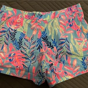 Lilly Pulitzer sz medium women’s pull on shirts with pockets